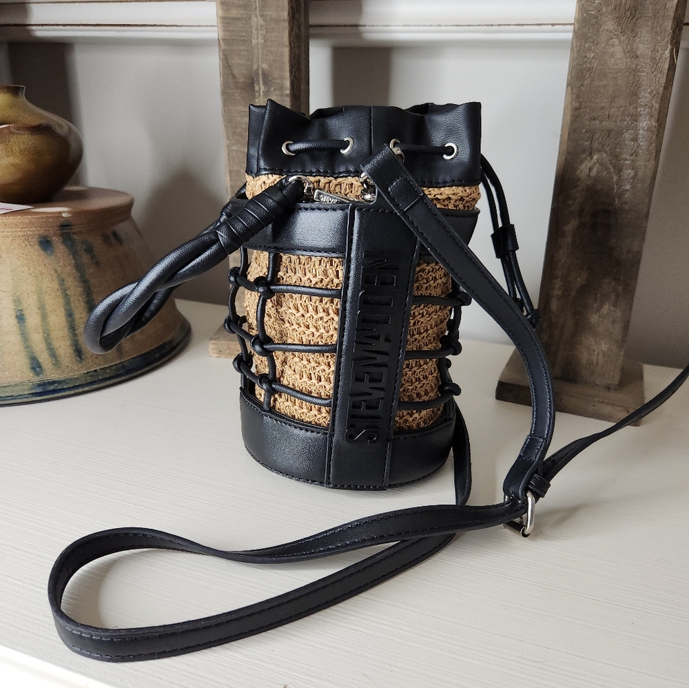 NWT Steve Madden Bucket Tote ‎ P-4